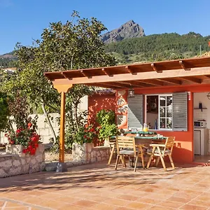 Mountain Getaway For Hikers 2 Arafo
